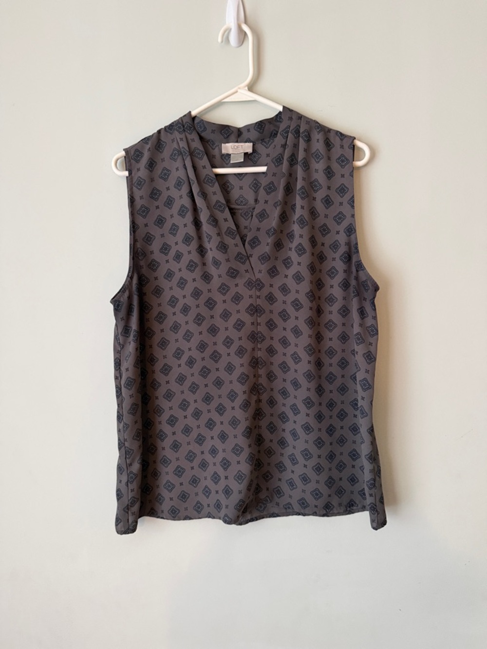 LOFT Gray Sleeveless V-Neck Tank with Navy Geometric Print